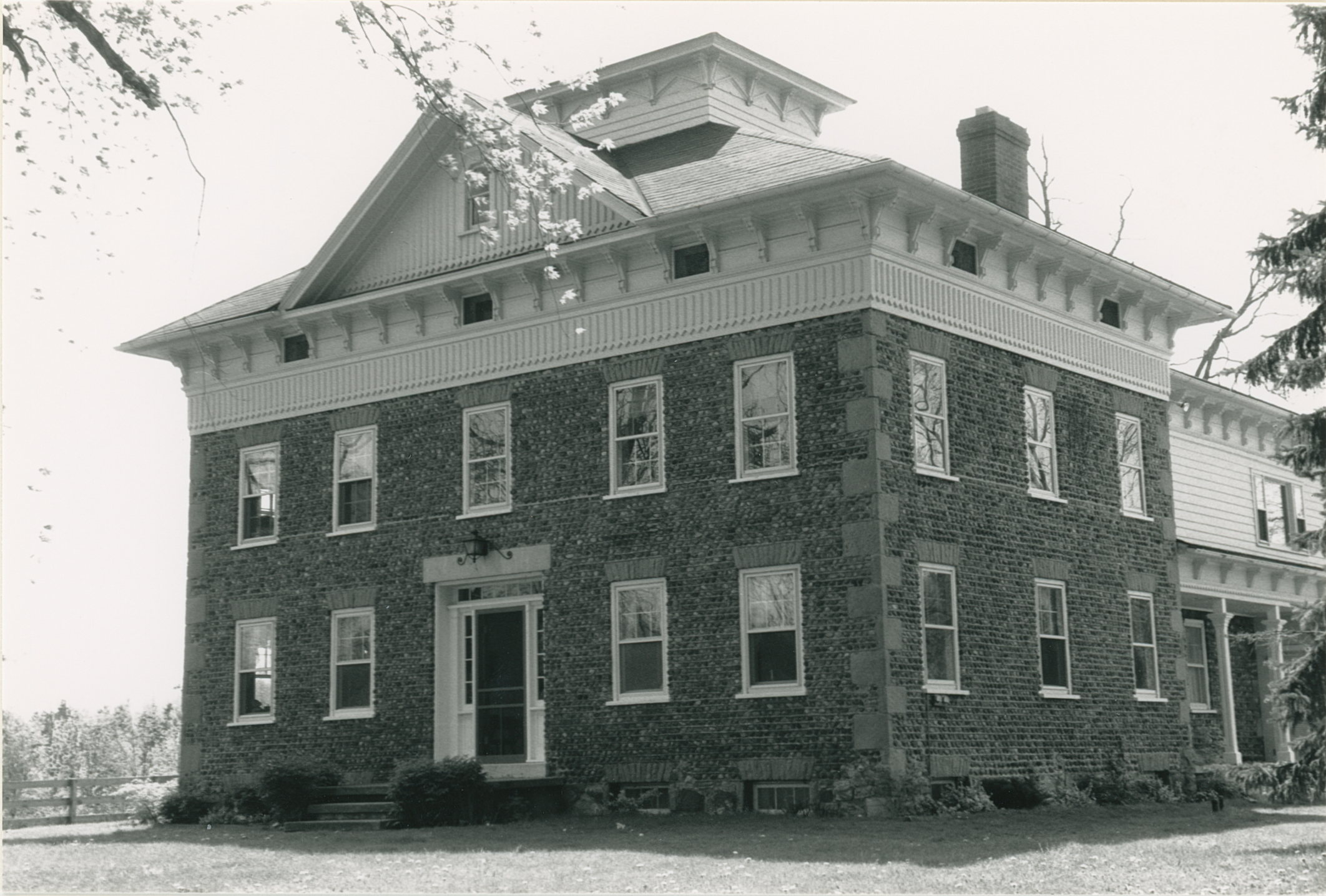 Pal-23 2121 Walker Rd 1